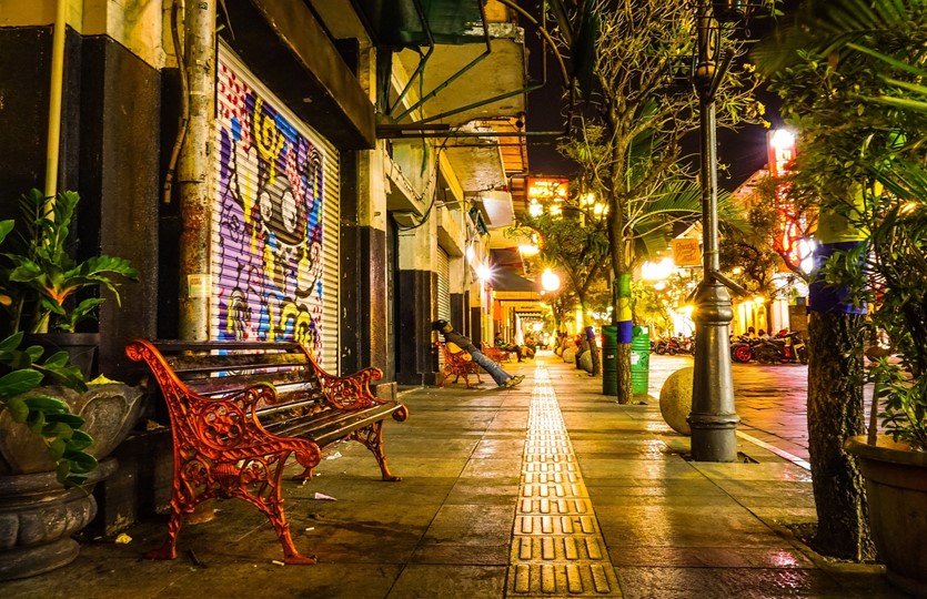 Jalan Braga adalah salah satu dari 3 Tempat Wisata Paling Populer di Bandung