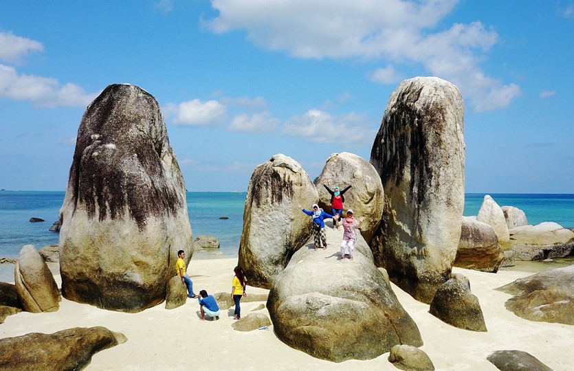 Pantai Pasir Putih Belitung Wisata Pantai Terkenal Di Indonesia